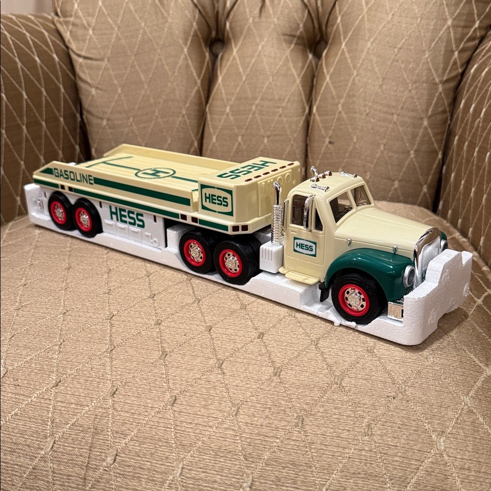Hess 2002 Toy Truck and Airplane Set - Picture 7 of 11